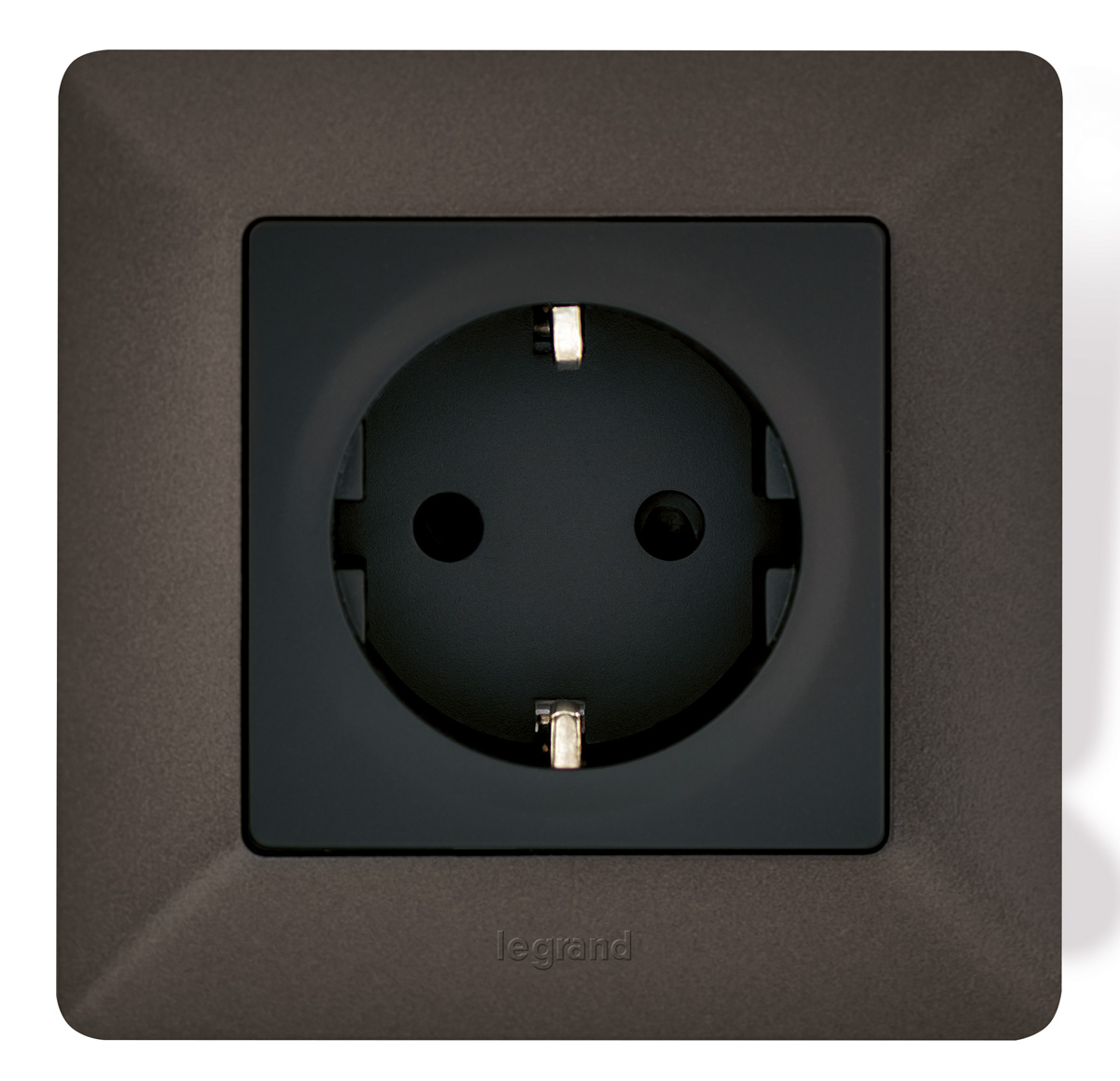 Legrand Valena LIFE Black. Силовая розетка 2К+З 16А 250В с защитными шторками. Безвинтовые зажимы. С лицевой панелью. Антрацит.